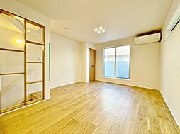 二世帯住宅としても住める3階建の邸宅