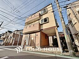 屋根付き車庫　角地に建つ築浅住戸