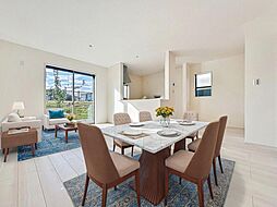 穏やかな街並みに佇む　快適叶うゆとりの間取り