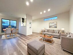 床暖房搭載ゆとりのリビング　WIC備えた主寝室