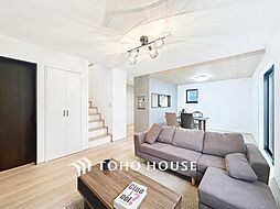 2階建てゆとりの間取り　カースペース2台