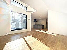 利便性に優れ穏やかな街並みに佇む新築戸建て