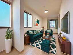 2023年9月築の築浅　スタイリッシュな3階建て