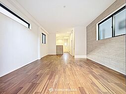 南西バルコニー・三面に窓ゆとりのリビング