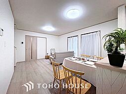 南東向きで陽当たり良好　家族が集まる明るいリビングへ