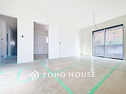 明るい日差しが降り注ぐ、南東向きの新築住戸