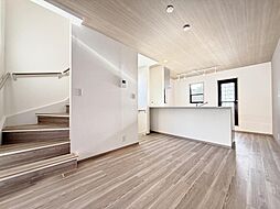 家族が寛ぐ癒しのナチュラルデザイン住宅