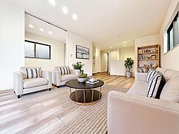 インナーガレージ付　家族でくつろぐ癒しの家