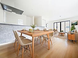 陽当たり良好の南向き角地　理想の住まいがここに