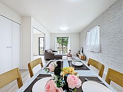 6ｍ公道　2台駐車可能　開放感ある陽だまりハウス