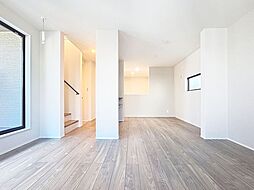 WIC・納戸備えた南西バルコニーの邸宅