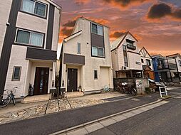 利便性に優れ穏やかな街並みに佇む築浅戸建て