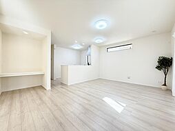 高台に位置する　光と風が心地よいお家