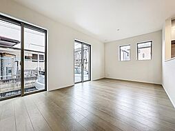 角地に佇む快適設備搭載の陽だまりハウス