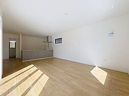 2階建てゆとりの間取り　カースペース2台