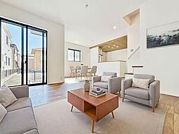 穏やかな街並みに佇む　快適叶うゆとりの間取り