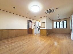 ガレージ付き　ゆとりリビングのくつろぎハウス