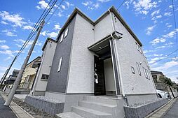 お片付けスペース豊富な角地の邸宅