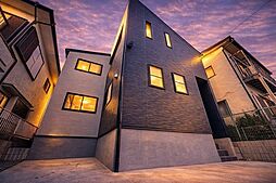 2階建てゆとりの間取り　カースペース2台