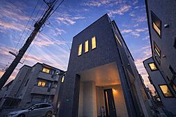 南向きバルコニーに面した2階リビングの住まい