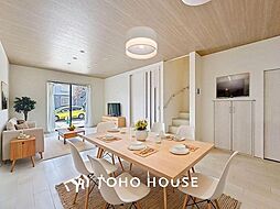 自然光入る明るいリビング　家族が集まる団欒スペース