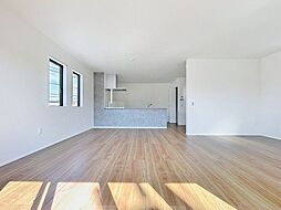 角地　パントリー・床暖房　設備充実な住まい