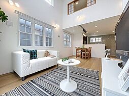 環境と美しく融和する落ち着いた新築住戸