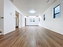 2階建てゆとりの間取り　カースペース2台