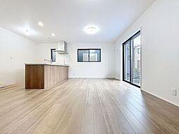 角地に佇む快適設備搭載の陽だまりハウス