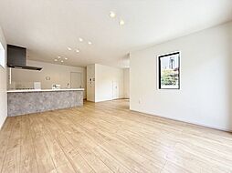 2階建てゆとりの間取り　カースペース2台