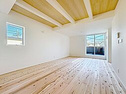 無垢の床、空の部屋。