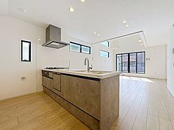 〜LDK22帖超〜設備充実2階建て住宅