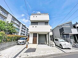 令和5年築の築浅　インナーガレージ付　家族でくつろぐ癒しの家
