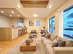 環境と美しく融和する落ち着いた新築住戸