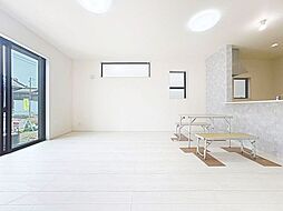 南バルコニー・ゆとりある広々リビングの新築戸建