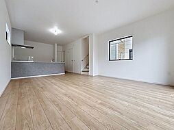 リビング床暖付き　お片付けスペース豊富な快適住戸