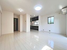 利便性に優れ穏やかな街並みに佇む戸建て