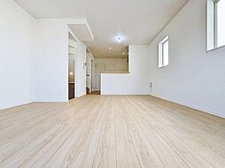 環境と美しく融和する落ち着いた新築住戸