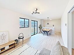 2階建てゆとりの間取り　カースペース2台