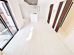 利便性に優れ穏やかな街並みに佇む新築戸建て