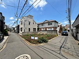 南角地の光を纏う、開放的な吹き抜けリビングの家
