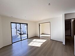 草加市谷塚上町631番　A号棟