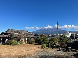 富士山望む八棟造の古民家
