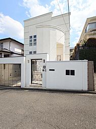 美しい白亜の佇まい、建築美と機能美が調和するプレミアムな邸宅