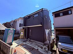 緑と共存する開放的な風景の中の限定1邸