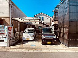 二世帯での暮らしも叶う、各階キッチンの住まい