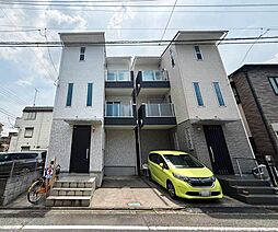 光と開放感に満ちた、心地よい吹き抜け玄関空間