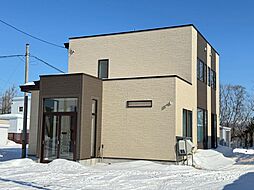 庭で遊び、家でくつろぐ4LDK戸建て