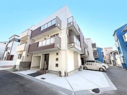 ガレージ２台駐車可能　築浅中古戸建