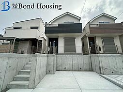 「小学校徒歩13分」「お車並列2台可」桃山台3丁目 1号棟